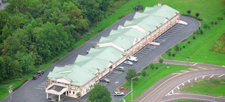 夸克敦阿伦敦凯艺套房酒店(Quality Inn & Suites Quakertown-Allentown)图片