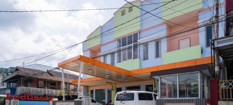 红多兹伊斯兰酒店-近塔曼西林2号(RedDoorz Syariah Near Taman Siring 2)图片