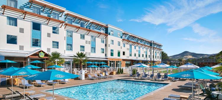 玛格丽塔维尔的指南针在梅德福(Compass by Margaritaville Medford)图片