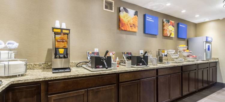 桑达斯基诺瓦克舒适酒店(Comfort Inn Norwalk - Sandusky)图片