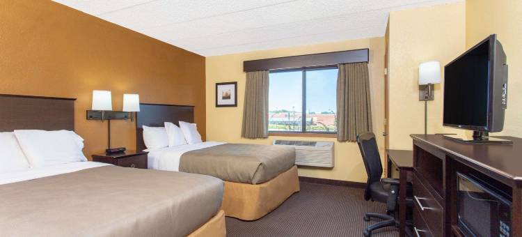 AmericInn by Wyndham West Bend图片