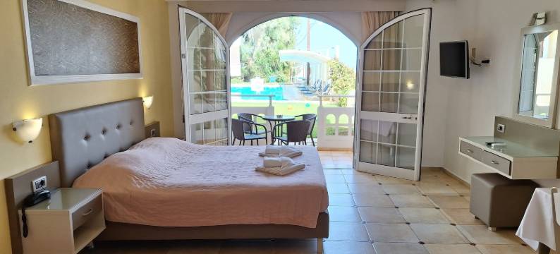 佩尔拉海滩(Perla Beach)图片