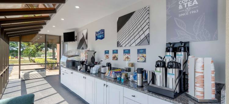 麦克多诺凯隆波因特酒店(Clarion Pointe McDonough)图片