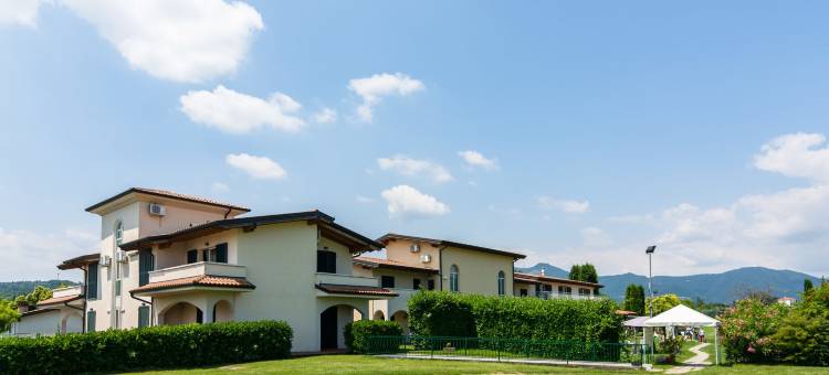 萨罗公寓带泳池和橄榄园(Apartment in Salo with Pool and Olive Groves)图片