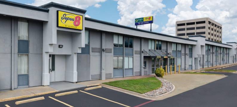 温德姆速8酒店-沃斯堡娱乐区(Super 8 by Wyndham Fort Worth Entertainment District)图片