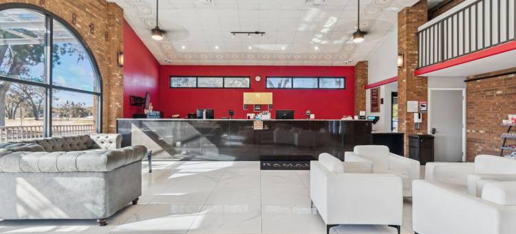 庙台-坦帕北华美达酒店(Ramada by Wyndham Temple Terrace/Tampa North)图片