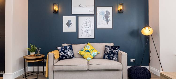 Beachside Home with Private Garden   Parking | Sleeps 6图片