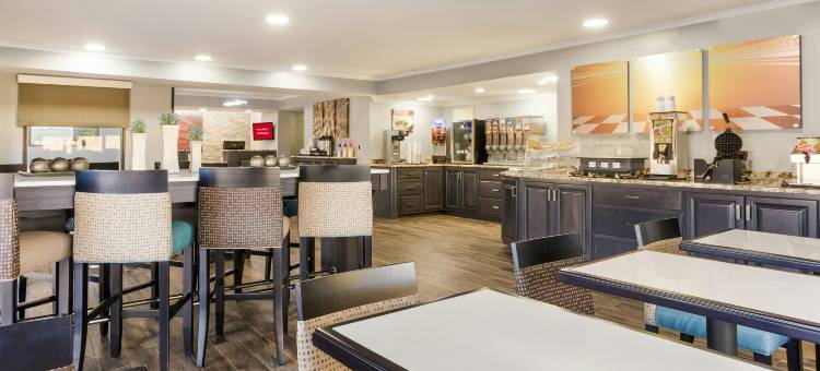 亚拉巴马州阿森斯红屋顶套房酒店(Red Roof Inn & Suites Athens, Al)图片