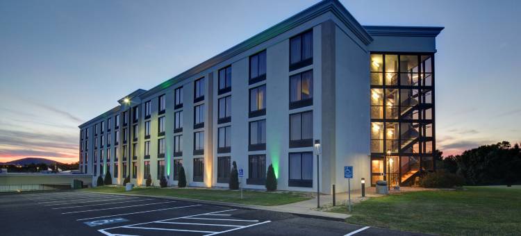 斯汤顿假日酒店及会议中心(Holiday Inn Staunton Conference Center)图片
