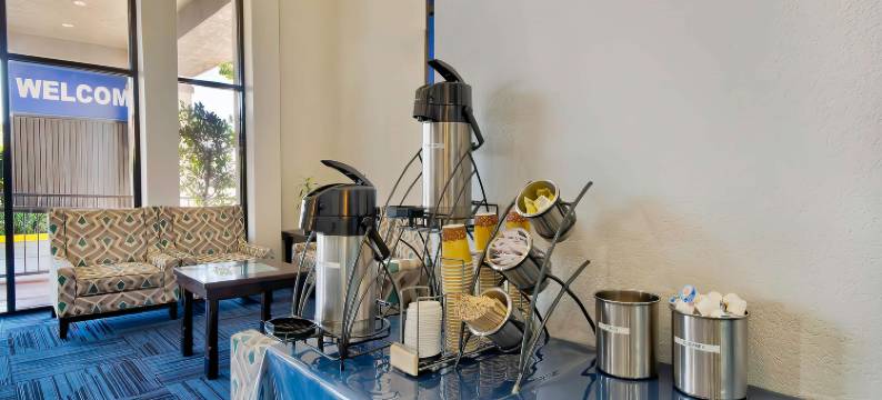 洛杉矶南湾劳恩代尔6号公寓套房酒店(Suites Lawndale, CA – South Bay)图片