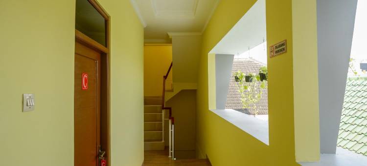 RedDoorz Near Rita Supermall Purwokerto 2图片