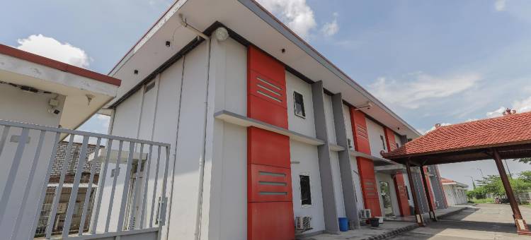 近T1朱安达机场红多兹酒店(RedDoorz Near T1 Juanda Airport)图片