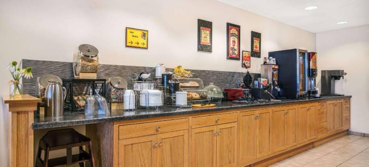 托马麦客达套房酒店(Microtel Inn & Suites by Wyndham Tomah)图片