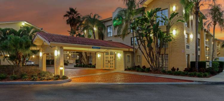 拉昆塔温德姆酒店皮内拉斯公园圣彼得堡克利尔沃特(La Quinta by Wyndham Pinellas Park St Peterburg Clearwater)图片