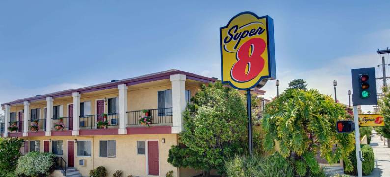 圣克鲁斯/海滩浮桥东速 8 酒店(Super 8 by Wyndham Santa Cruz/Beach Boardwalk East)图片