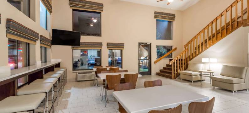 朗蒙特-双子峰温德姆速8酒店(Super 8 by Wyndham Longmont/Twin Peaks)图片