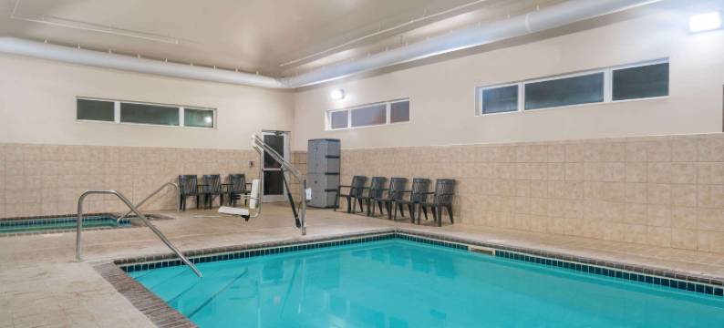 普林菲尔德麦客达套房酒店(Microtel Inn & Suites by Wyndham Springfield)图片