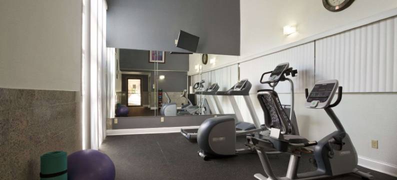 塔斯卡卢萨阿拉巴马大学戴斯套房酒店(Days Inn & Suites by Wyndham Tuscaloosa - Univ. of Alabama)图片