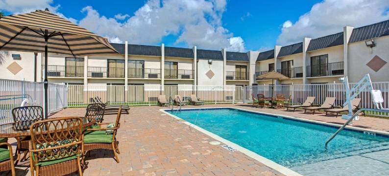 坦帕戴斯套房酒店-近依波城(Days Inn & Suites by Wyndham Tampa near Ybor City)图片