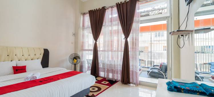 奥尔库宁市场伊斯兰教法红多兹酒店(RedDoorz Syariah Near Pasar Aur Kuning)图片