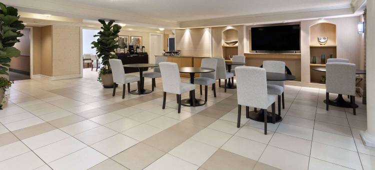 匹兹堡机场拉昆塔温德姆酒店(La Quinta Inn by Wyndham Pittsburgh Airport)图片