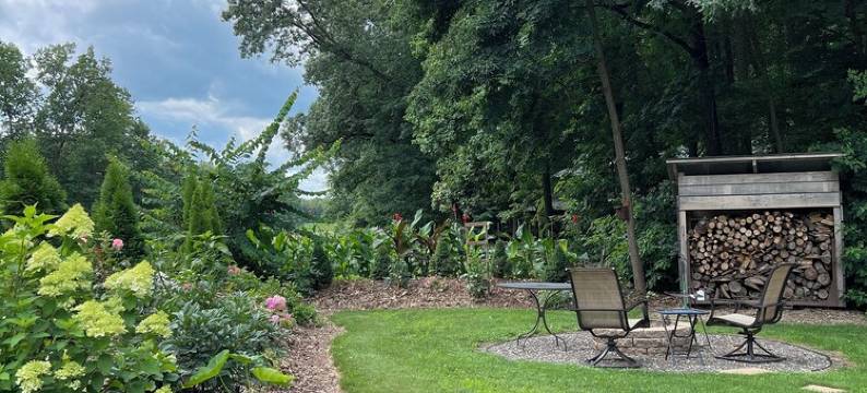 情侣浪漫乡村小屋，私密，桶式泳池，鸟类与野生动物(Couples Romantic Country Bungalow, Private, Stock Tank Pool, Birds, Wildlife)图片