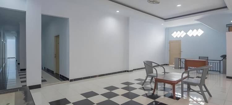 红多兹伊斯兰酒店-近塔拉坎罗摩衍那购物中心(RedDoorz Syariah Near Ramayana Mall Tarakan)图片