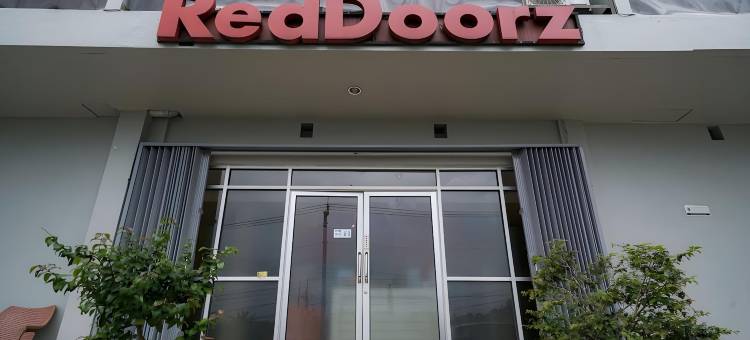 红多兹酒店-近冼都环路出口收费站(RedDoorz Near Exit Toll Sirkuit Sentul)图片
