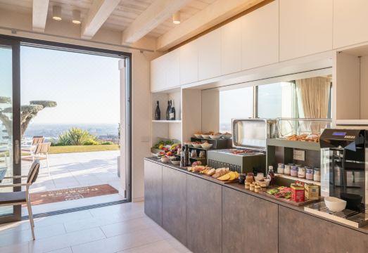 Progress Country & Wine HouseHotel Overview