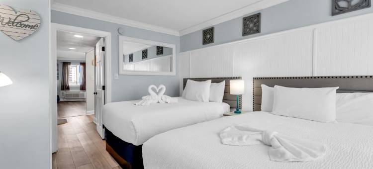 Indoor and Outdoor Pools with Spa Access - Charming Coastal Retreat图片