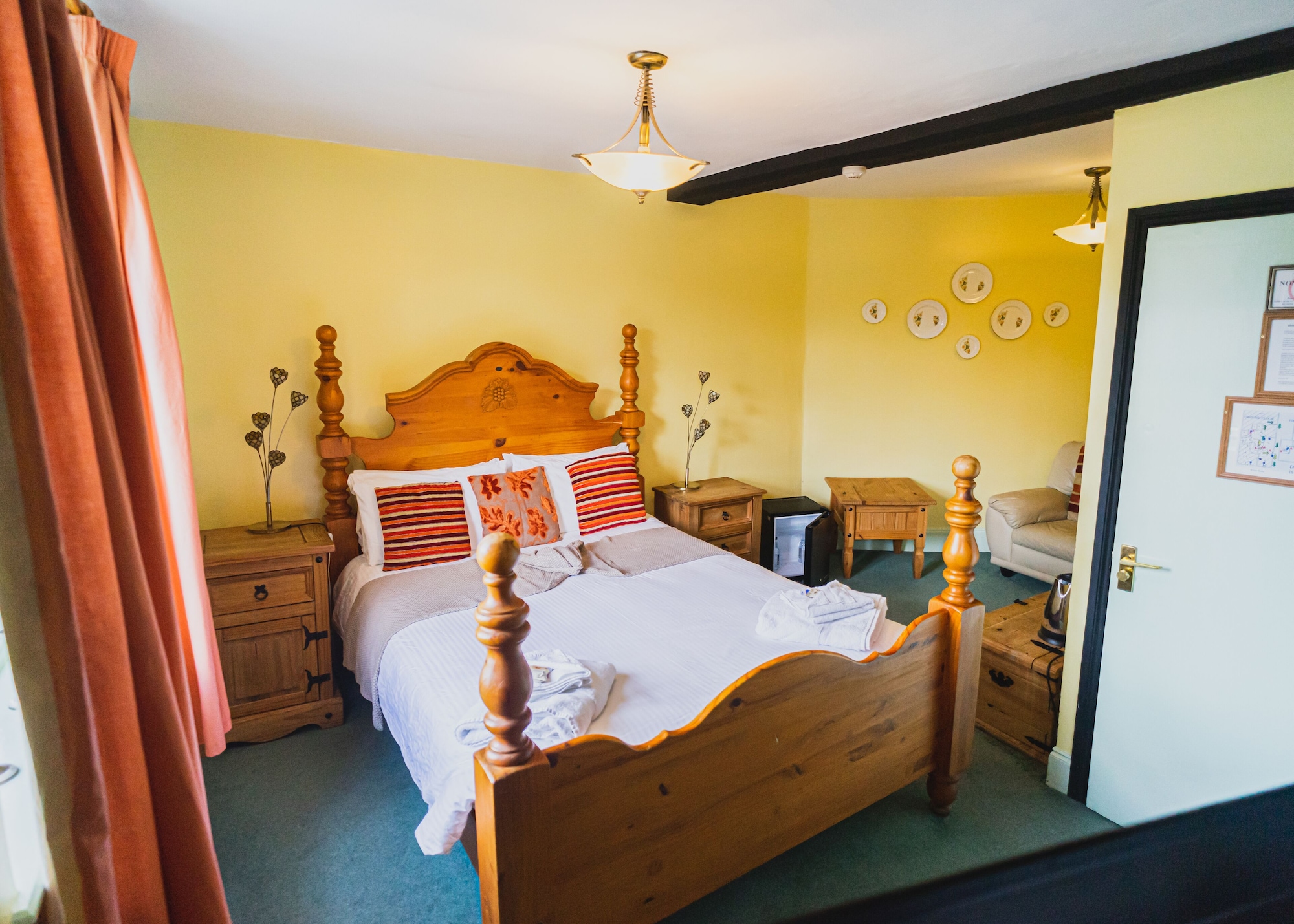 The Mug House Inn Over view