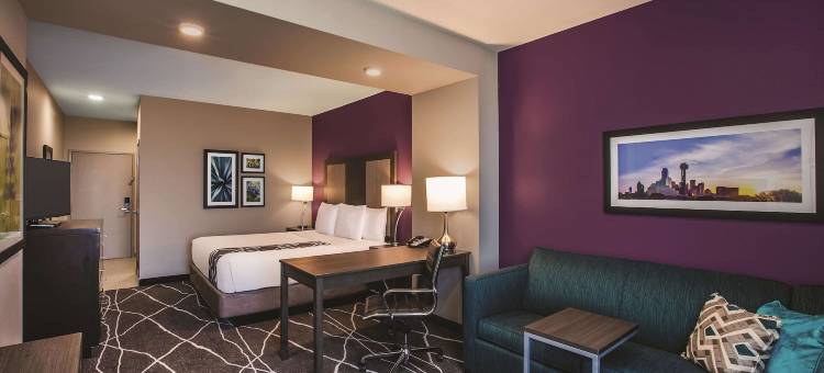 达拉斯东北部植物园拉昆塔温德姆套房酒店(La Quinta Inn & Suites by Wyndham Dallas Northeast-Arboretum)图片