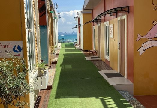 Moonlight Koh Larn Hotel Overview