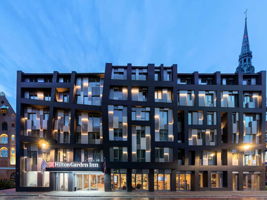 里加老城希尔顿花园酒店