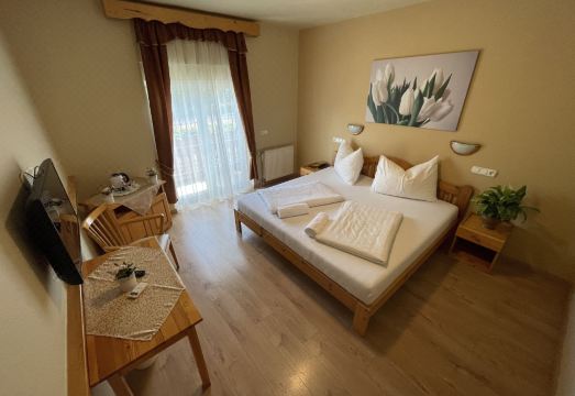 Hotel KarinHotel Overview