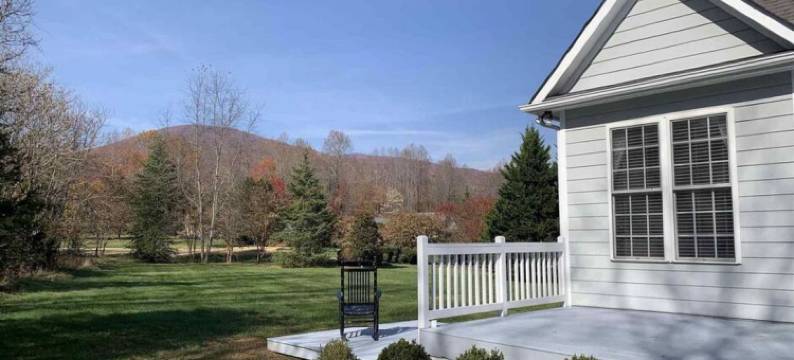 斯托尼克里克温特格林小屋带电动车充电器(Stoney Creek Cottage Wintergreen w EV Charger)图片