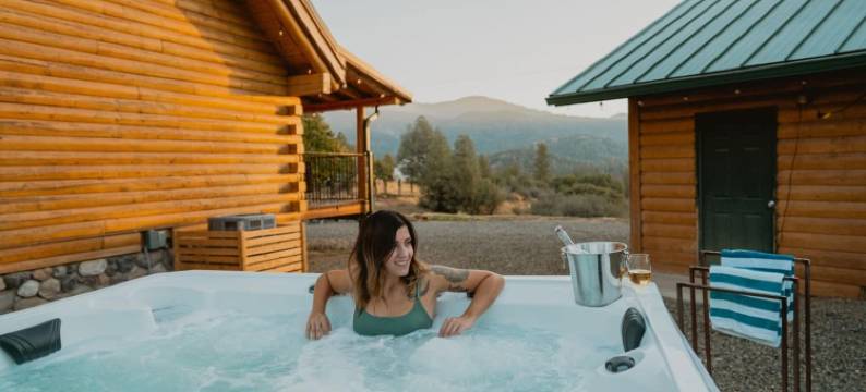 风景优美的木屋温泉 by Casa Oso(Scenic View Timber Lodge HotTub by Casa Oso)图片