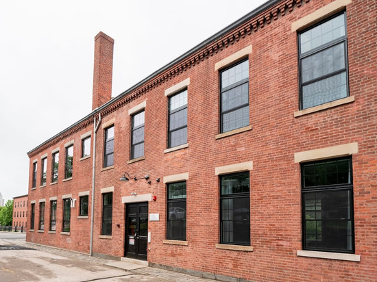 Chic Retreat - Historic Loft, Private Amenities, Downtown