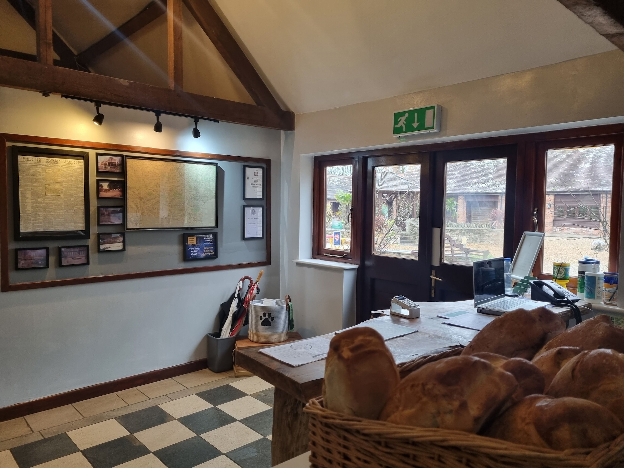 Kingston Country CourtyardOver view