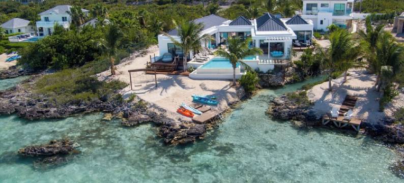 Aqua Serenity , 4 Bedroom , 5 Bathroom Beachfront Luxury  Villa图片