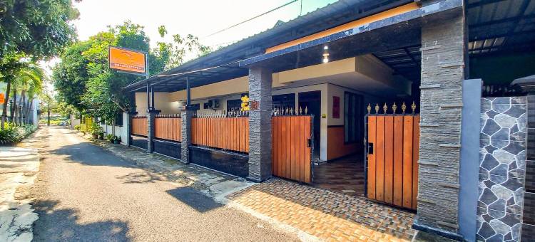 OYO Life 92785 特鲁布斯伊斯兰旅馆(Wisma Trubus Syariah RedPartner Near Rsud Koesma Tuban)图片
