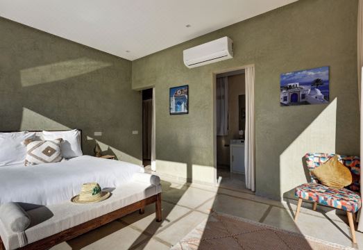 Villa Rosea Hotel Overview