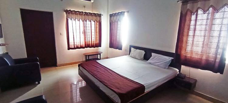 Savanur Deluxe Lodge图片