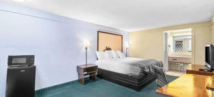 西棕榈滩兰塔纳温德姆速8酒店(Super 8 by Wyndham Lantana West Palm Beach)图片