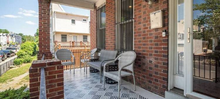 Modern Swanky Oasis Central Location FREE Parking!图片