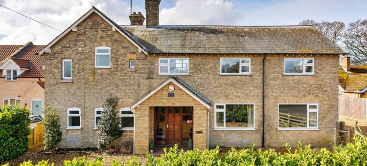 Cottage in Crimplesham with Games Room & Garden图片