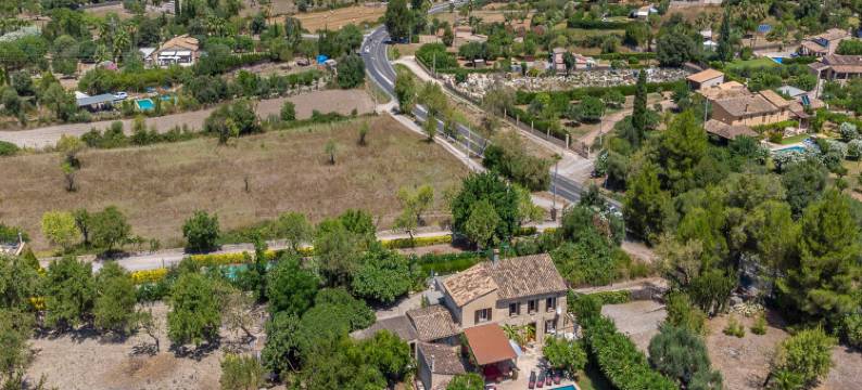 Traditional Charm with Private Pool图片