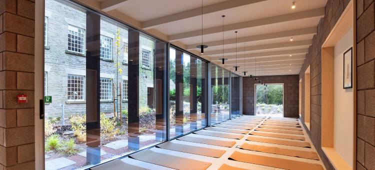 Historic Retreat in Peak District by River Dane图片