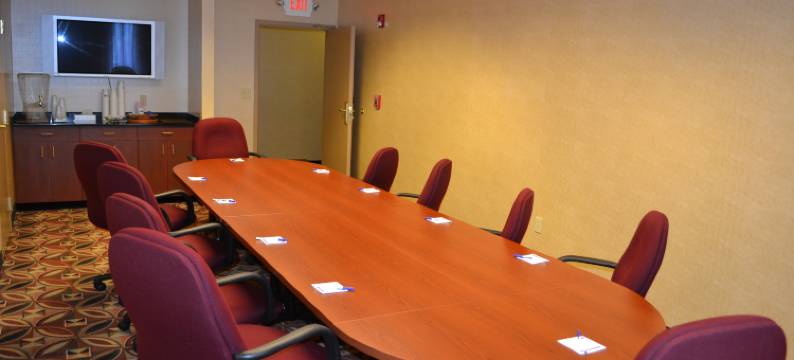 智选假日套房酒店肯特州立大学(Holiday Inn Express & Suites KENT - UNIVERSITY AREA by IHG)图片