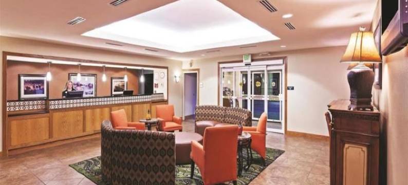 希尔顿沙尼的Spark酒店(Spark by Hilton Shawnee)图片